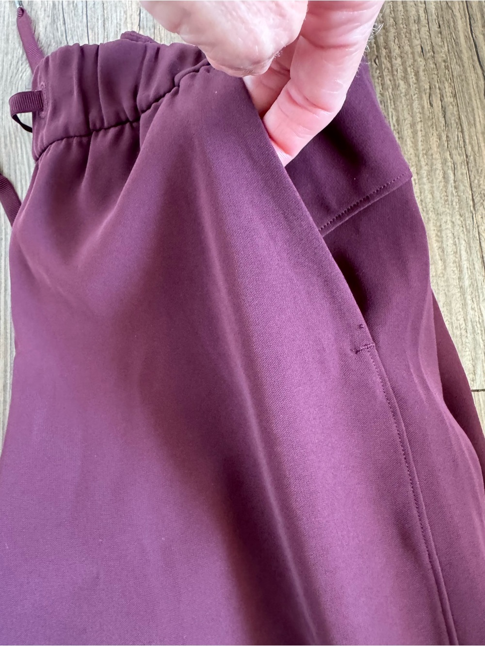 Lululemon On the Fly 7/8 Wide Leg Pant
Woven Maroon Size 2 - Picture 4 of 5